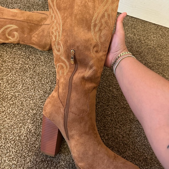 Tan Suede Western-Style Women's Boots - Picture 3 of 4